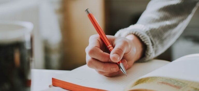 أكاديمية وعي الدولية - نظام الامتحانات والتقييم